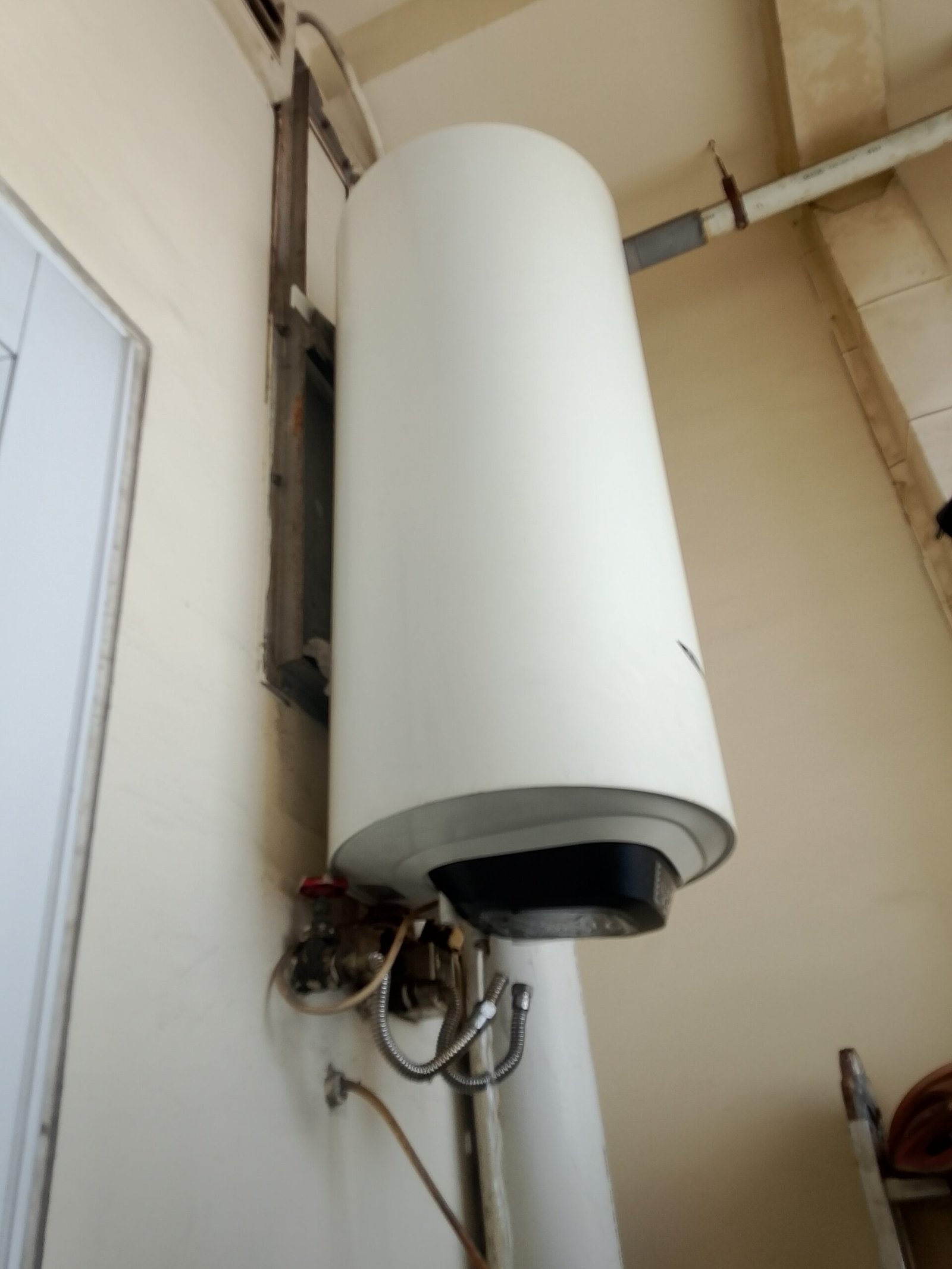 Teknisi Water Heater Ariston